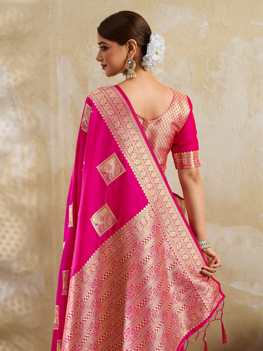 Magenta Silk Blend Saree With Blouse Piece