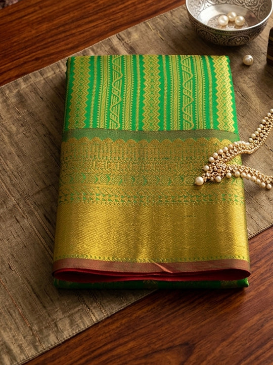 Green Silk Blend Saree With Blouse Piece