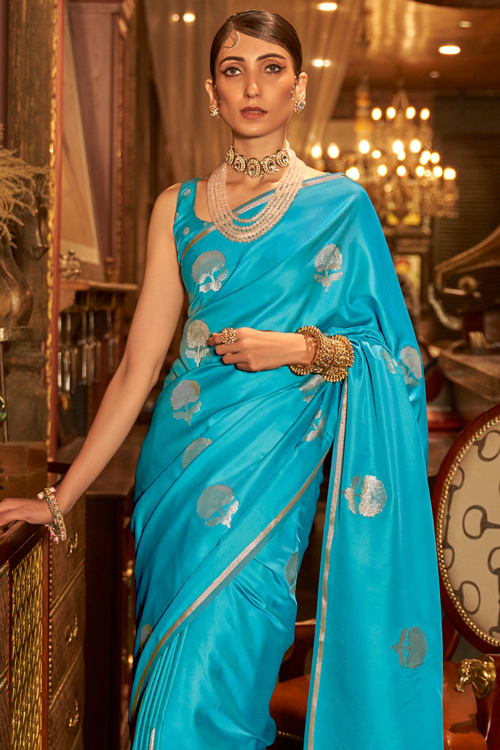 Matching jewellery for deals sky blue saree