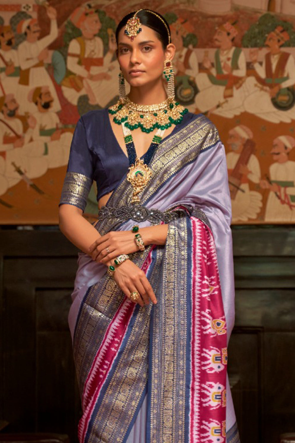 Matching jewellery deals for grey saree