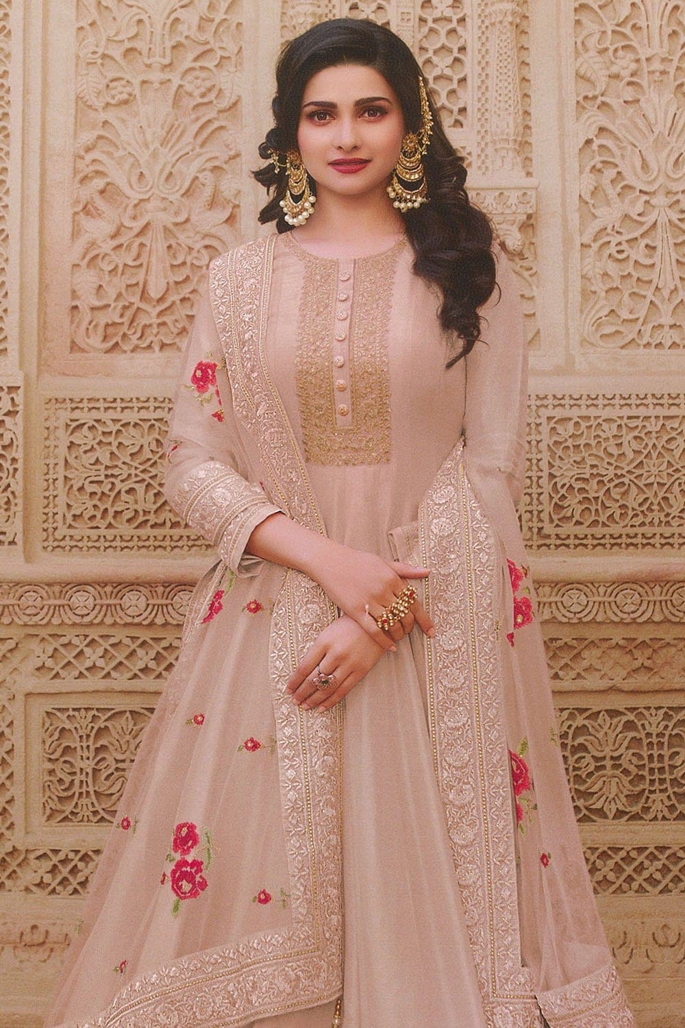 Madhuri Dixit Inspired Exquisite Saree Looks For Bong Wedding | Madhuri  dixit, Saree look, Stylish sarees