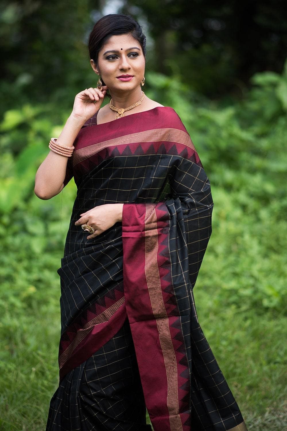 Buy the elegant black banarasi raw silk saree online on Karagiri | BUY NOW