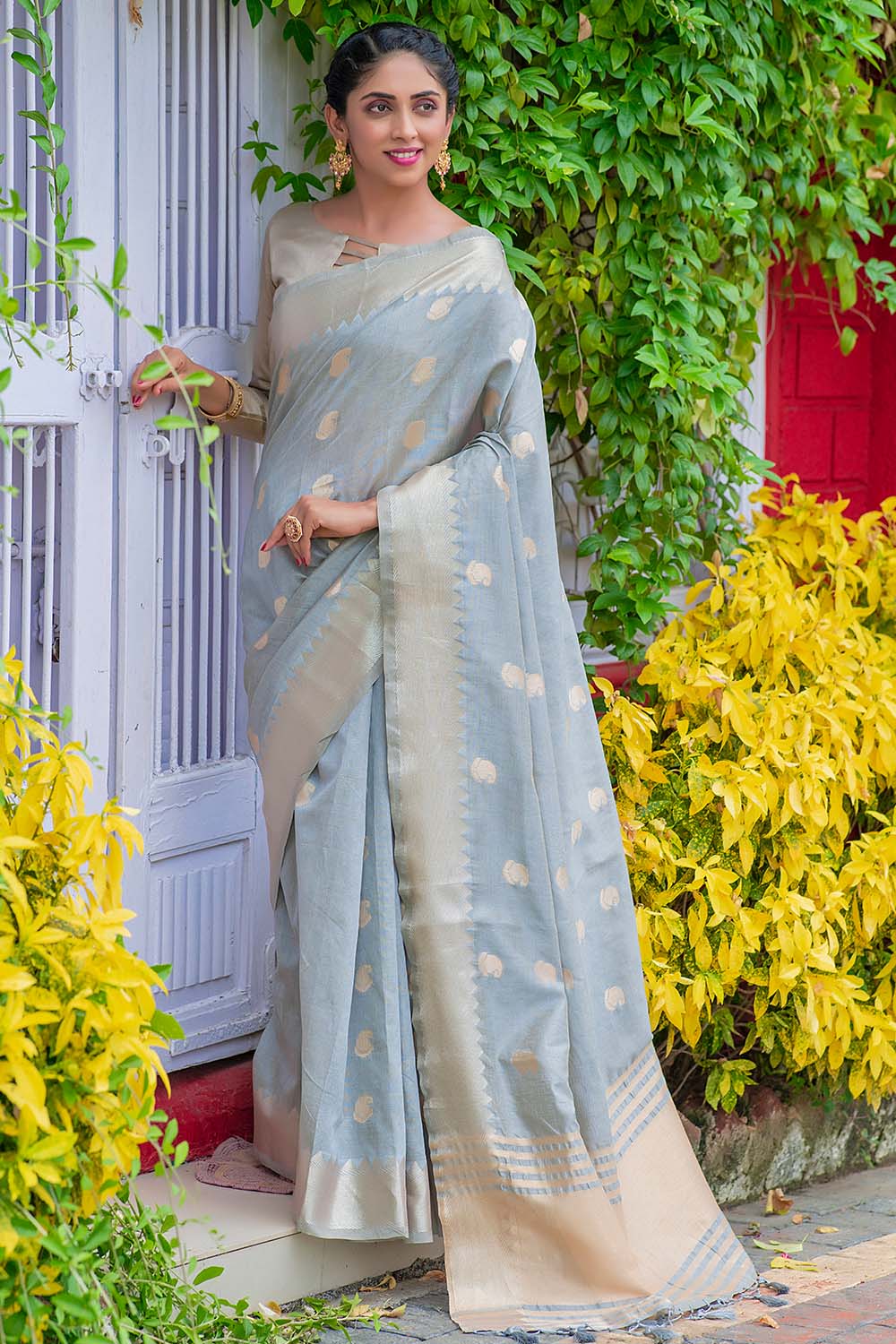 Buy Pearl Grey Banarasi Saree Soft Silk Banarasi Saree online-Karagiri