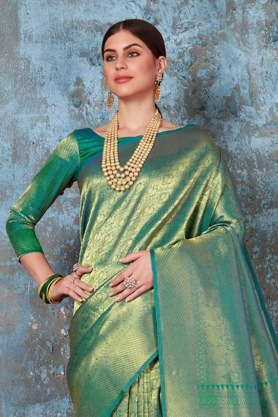 Buy the elegant Bright Green Woven Kanjivaram Saree - Karagiri