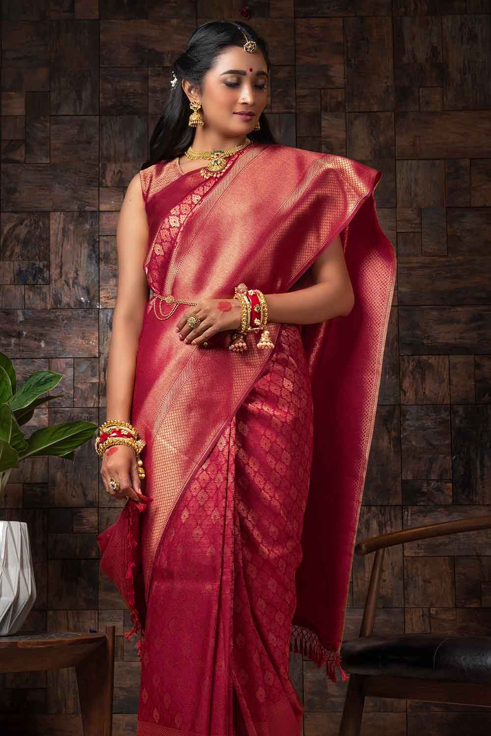 Buy the elegant Burgundy Red Zari Work Kanjivaram Saree online-Karagiri