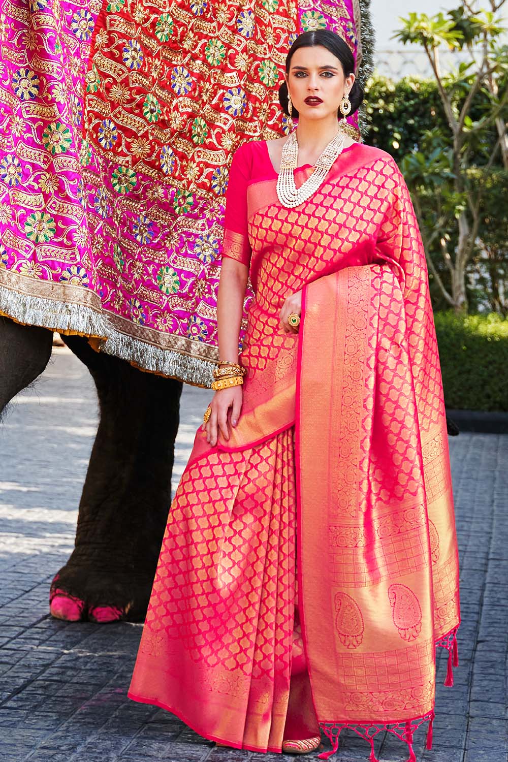 Reddish Pink Kanjeevaram Silk Saree With Dark Green Border