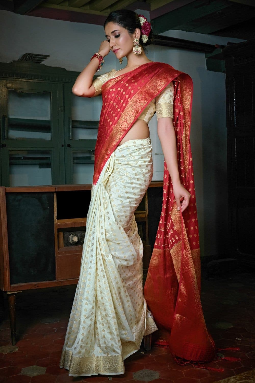 Top more than 184 white and red wedding saree super hot