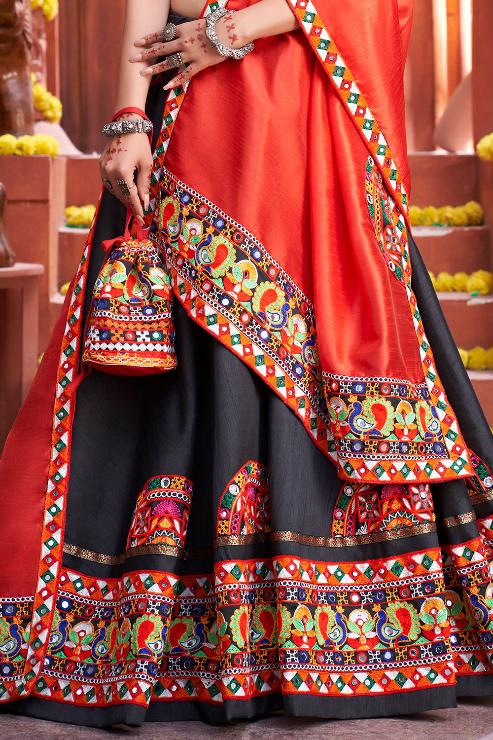 Lehengas Online : Buy Women's Lehenga Choli from India - Saree.com