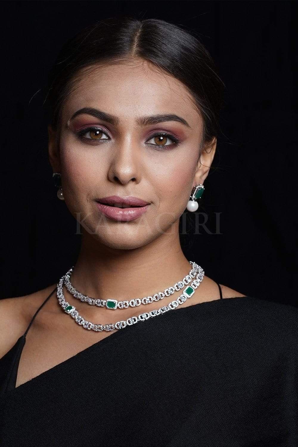 Diamond necklace deals with saree