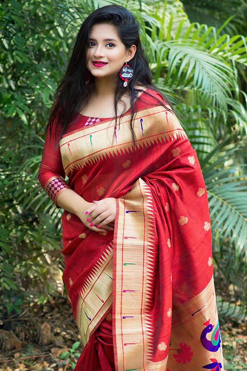 Paithani my favourite in silk saree by @karagiri_ethnic and my all time  favourite combination red & white! HMU - @makeupbygeetansh… | Instagram