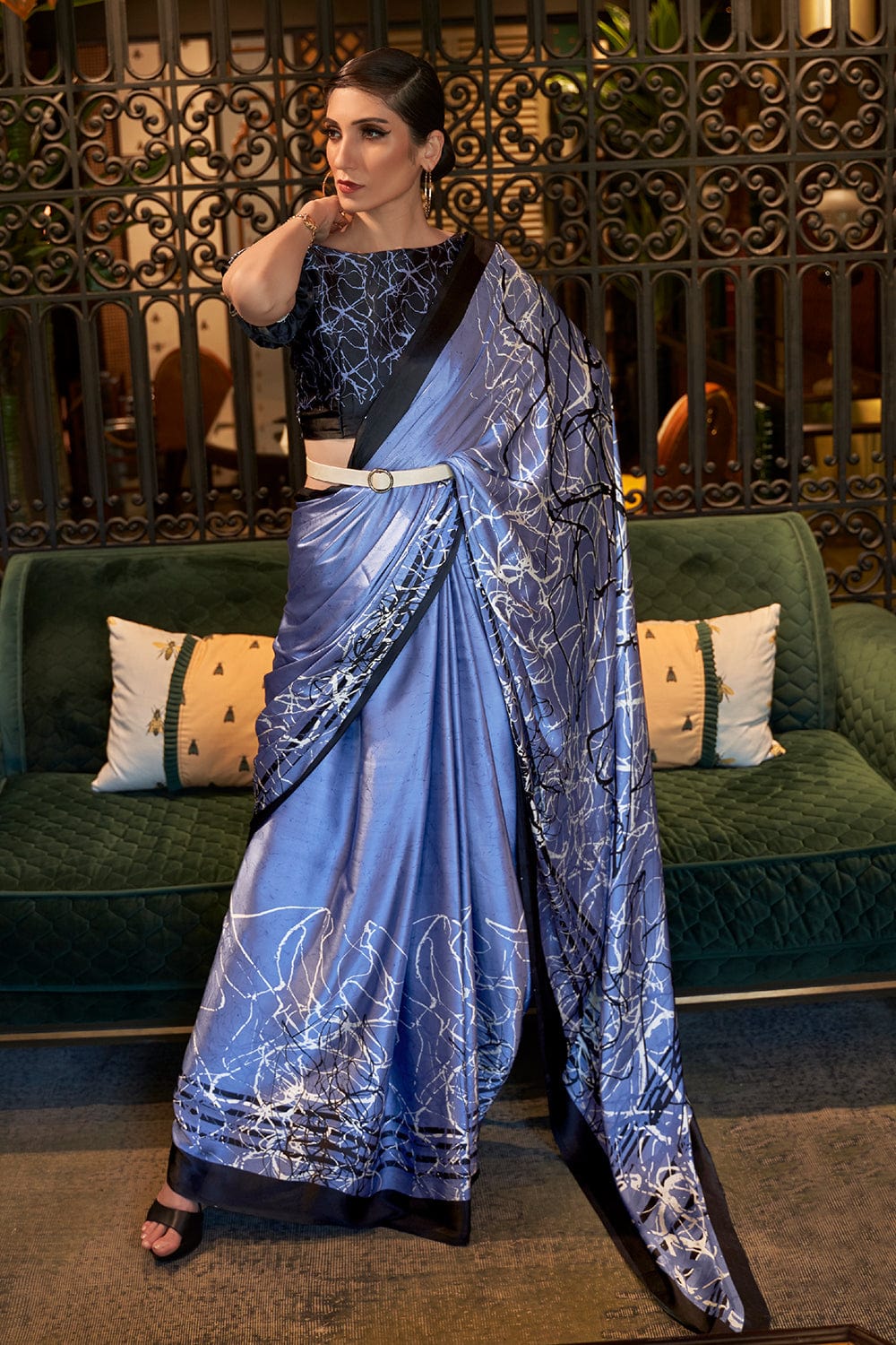 Buy HOUSE OF BEGUM Women's Handwoven Royal Blue Banarasi Silk Saree with  Blouse Piece | Shoppers Stop