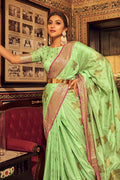 saree poses