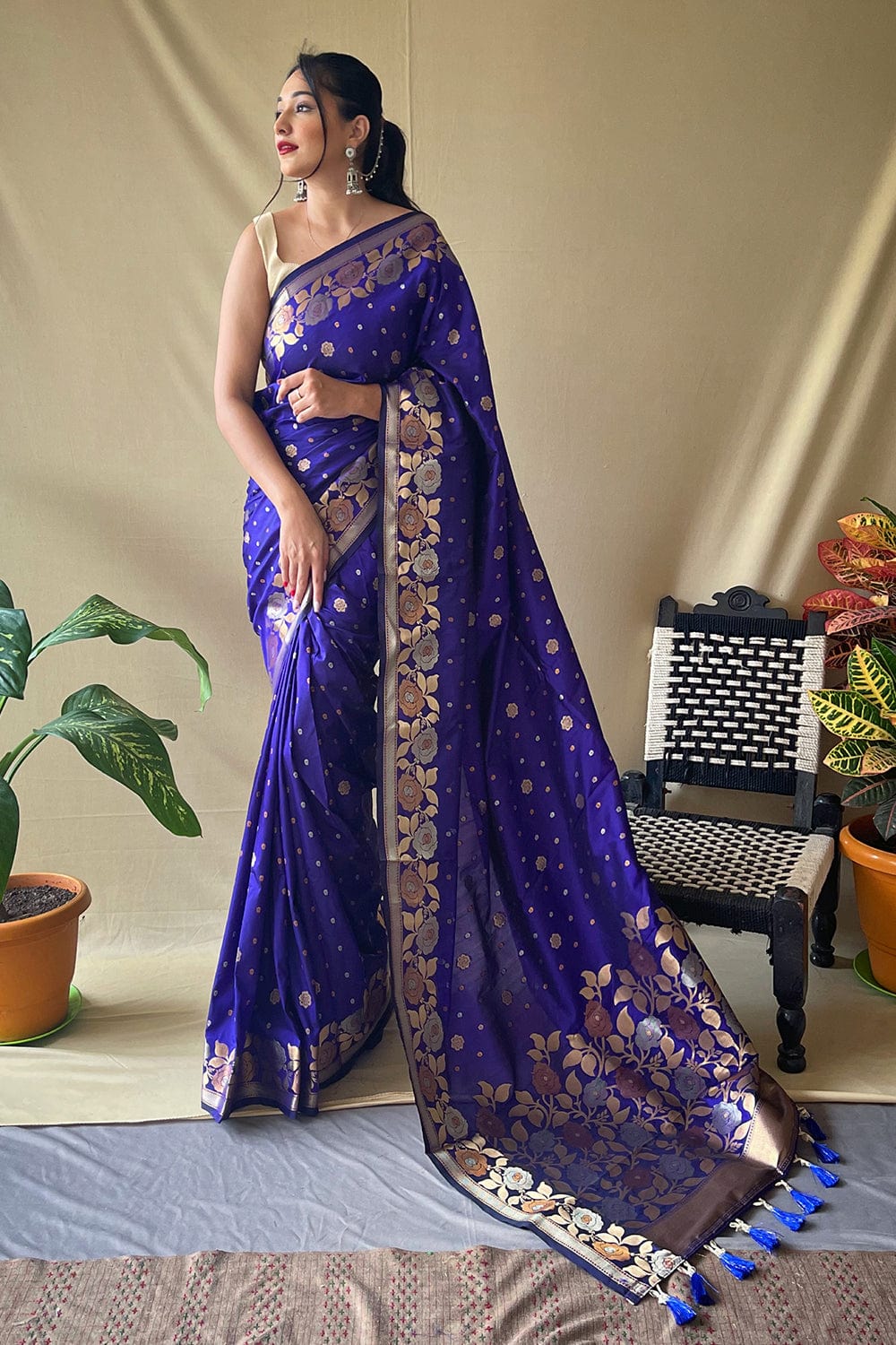 Ink Blue Handloom Pure Katan Silk Banarasi Saree With Cutwork Jaal –  WeaverStory