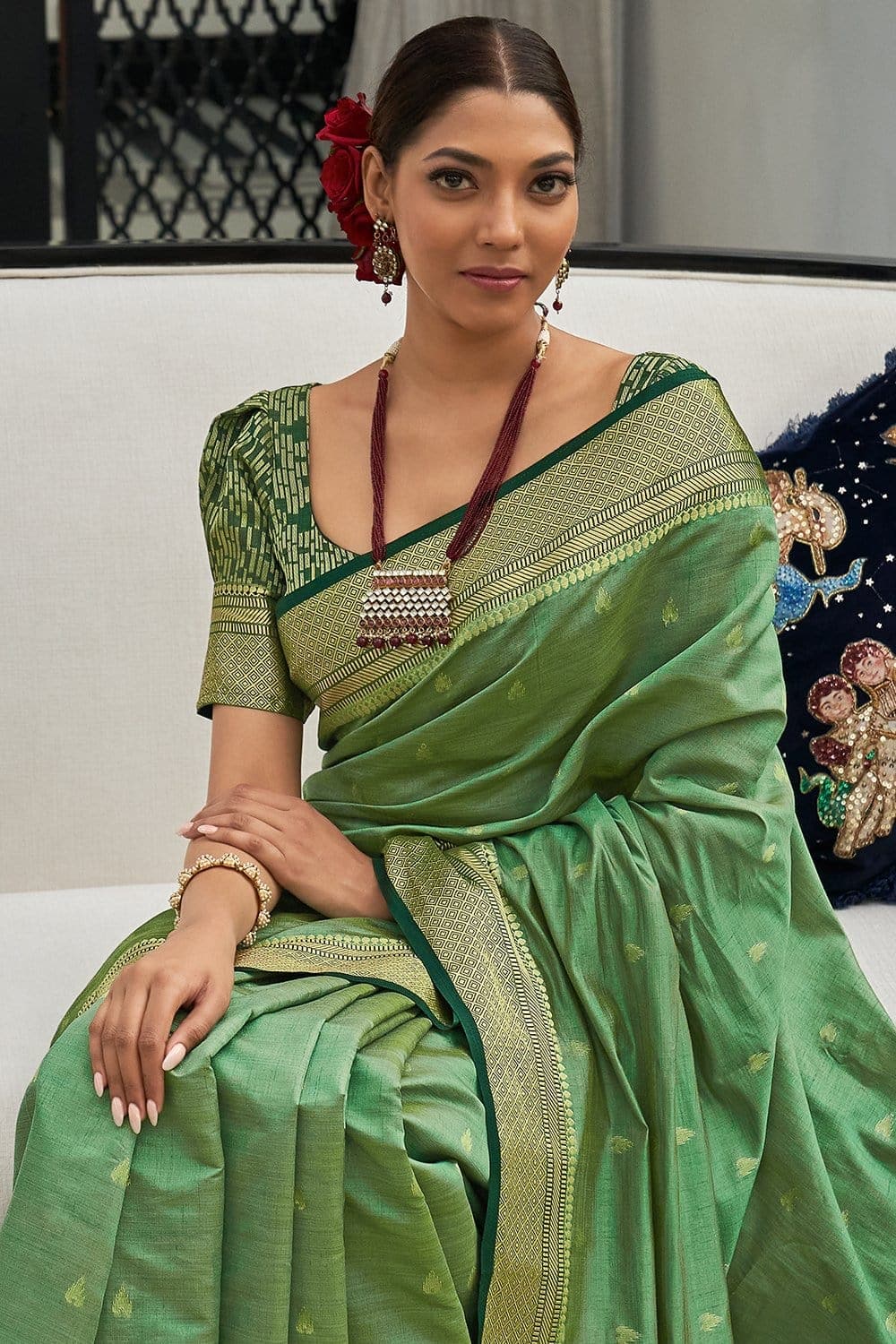 Green silk saree with jewellery hotsell